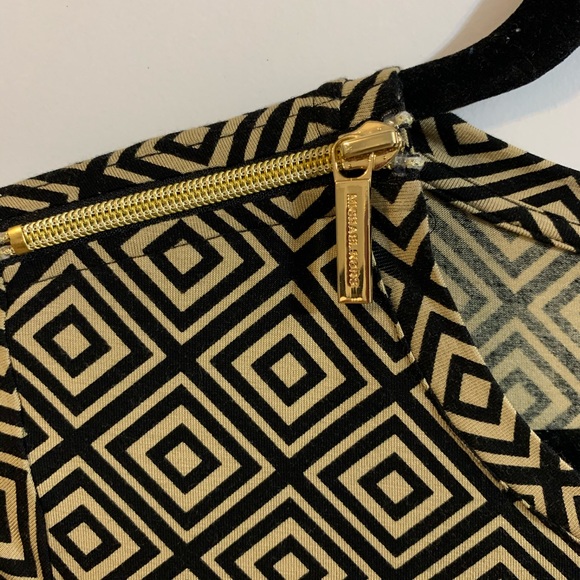 Michael Kors print top with zipper detailing size medium. - Picture 2 of 6